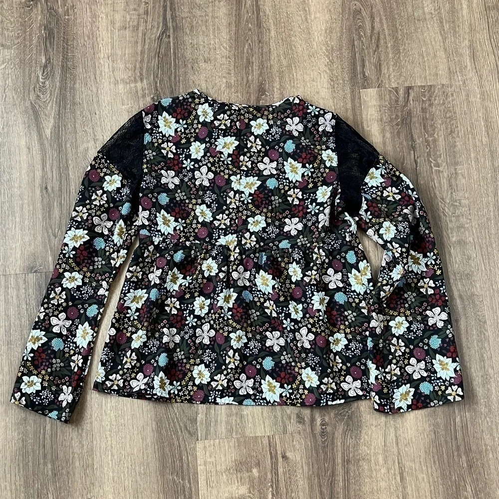 BCBGeneration Floral Lace Shoulder top Sz S